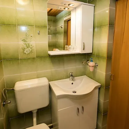 Pekovec Ostanak kod kuće